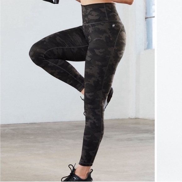 Fabletics PowerHold green camo leggings Camouflage Size M - Picture 1 of 9